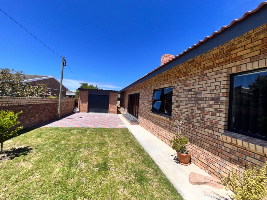 3 Bedroom Property for Sale in Wavecrest Eastern Cape